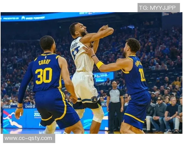 桑托斯精彩表现一人挡三敌反向库明加助攻防守与进攻双丰收 桑托斯精彩表现一人挡三敌反向库明加助攻防守与进攻双丰收